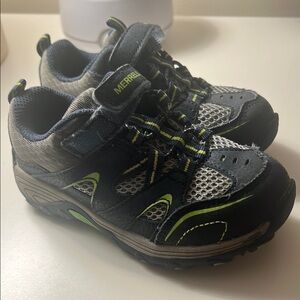 Merrell Toddler size 9 Black and Green Active Shoes - like new